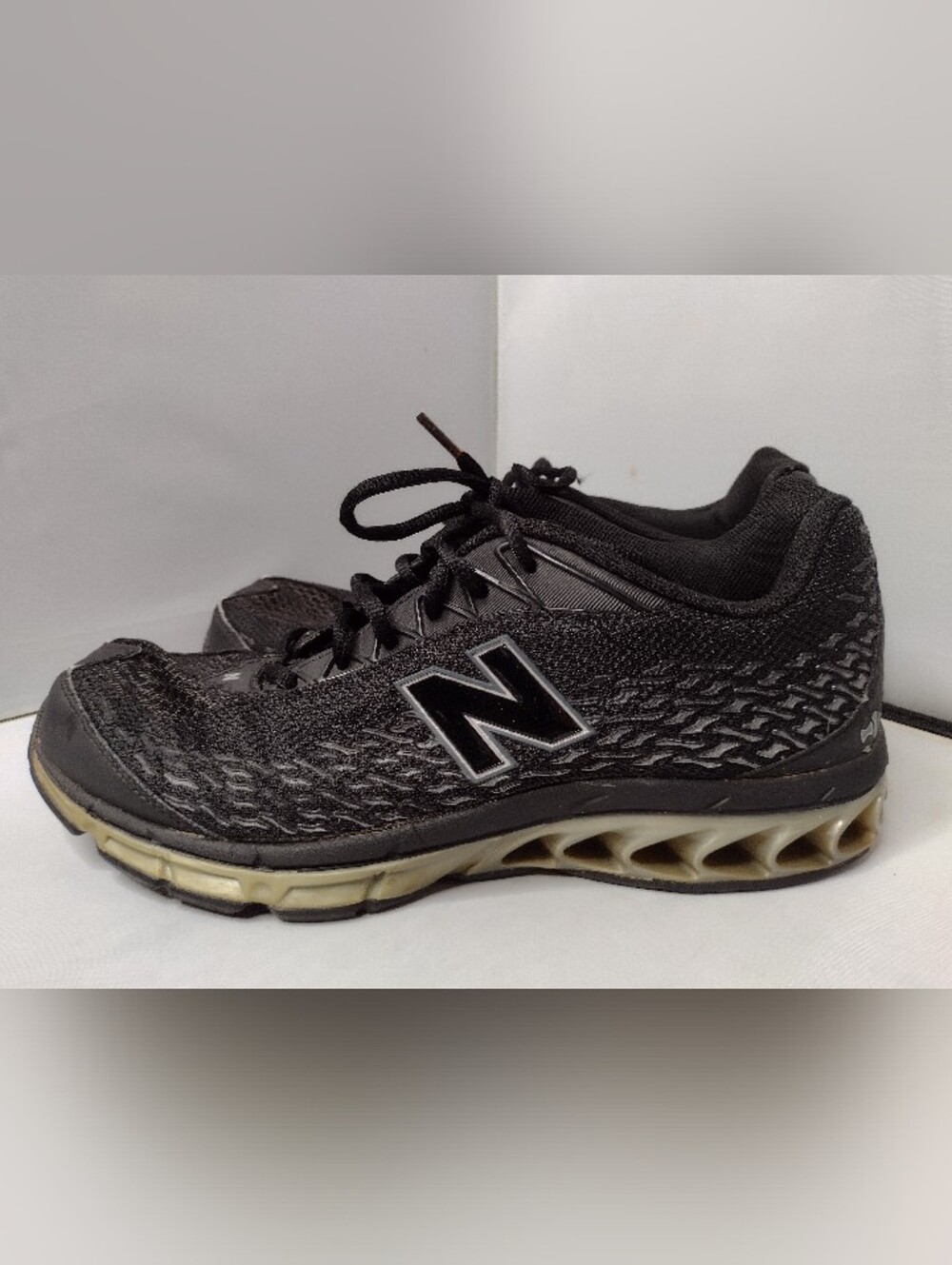 New Balance 8508 Men's Size 10 Sneakers Black Silver Low Top Lace Up MR8508BK F
